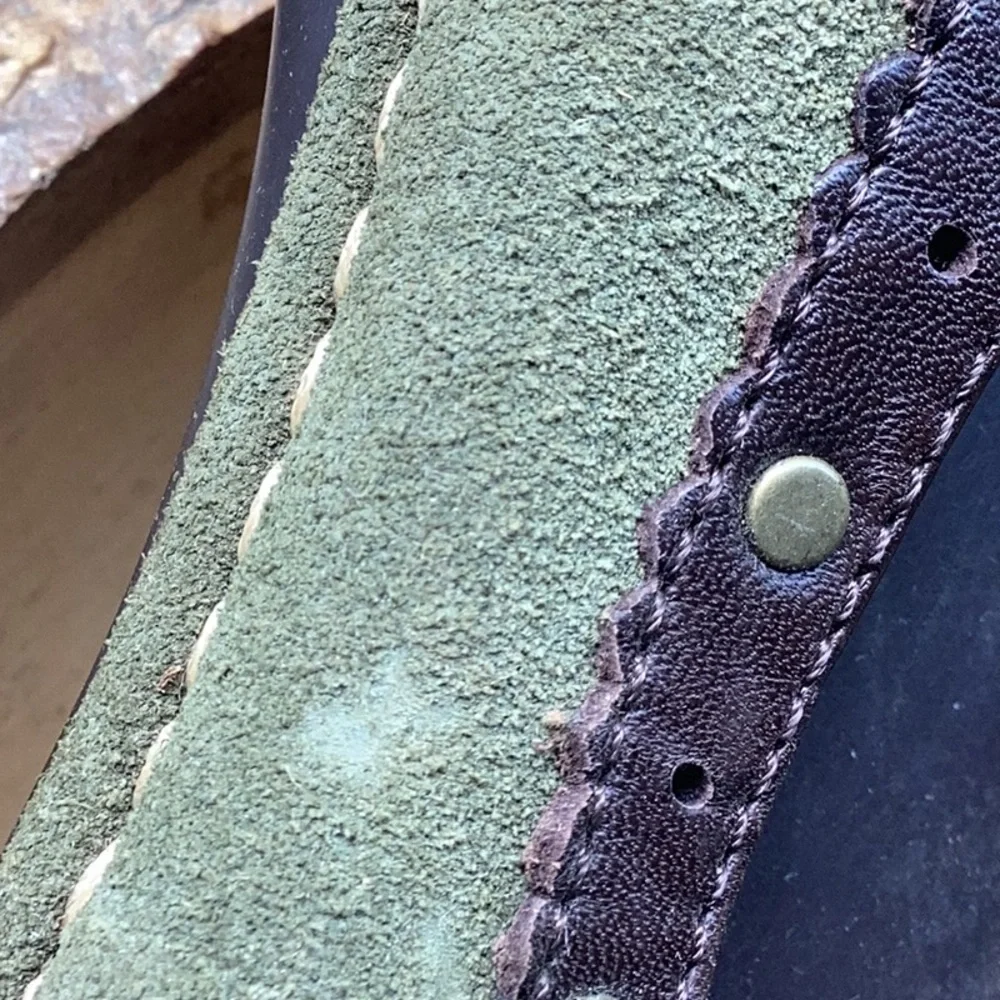 OLIVE Suede Loafers w/Brass Studs Round Toe  Sz 8 1/2 -9 NPLVC  Liz Claiborne